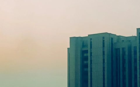 尝面条的大姐和拍摄者谁后悔？