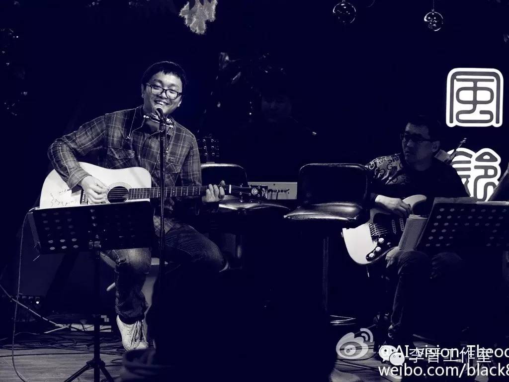 幸福里的人在悲伤着…